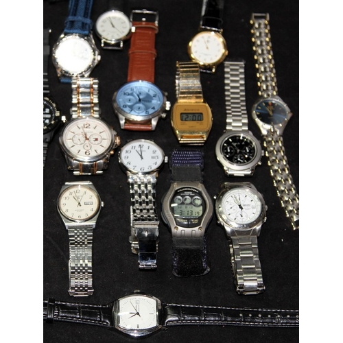 277 - A collection of gents quartz watches, Seiko, Fossil etc. All working at time of listing