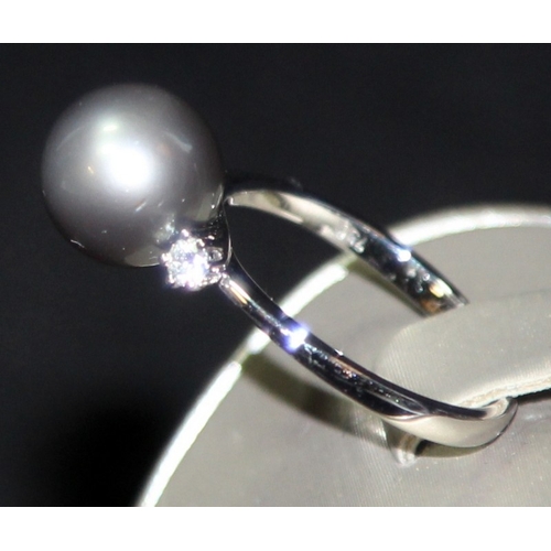 225 - Super quality 18ct white gold large Tahitian pearl ring with diamond shoulders size O 1/2. 3.5g. Bra... 
