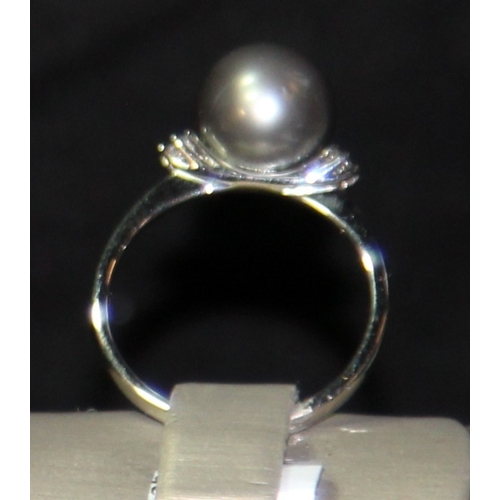 225 - Super quality 18ct white gold large Tahitian pearl ring with diamond shoulders size O 1/2. 3.5g. Bra... 