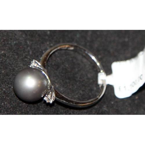 225 - Super quality 18ct white gold large Tahitian pearl ring with diamond shoulders size O 1/2. 3.5g. Bra... 