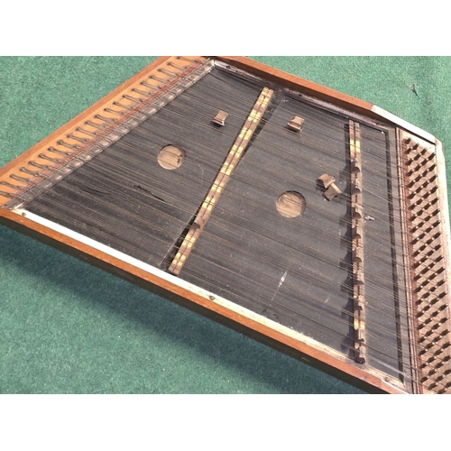 151 - A vintage hammered dulcimer musical instrument
