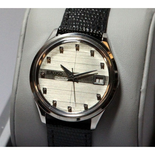 311 - Vintage NOS Seiko Sea Lion M55 Weekdater gents automatic dress watch ref:6206-8001. Serial number da... 