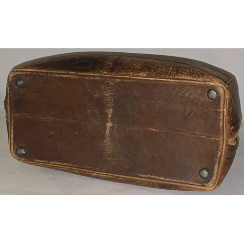 38 - A vintage tan leather Gladstone/doctors bag. In good condition with age related wear.