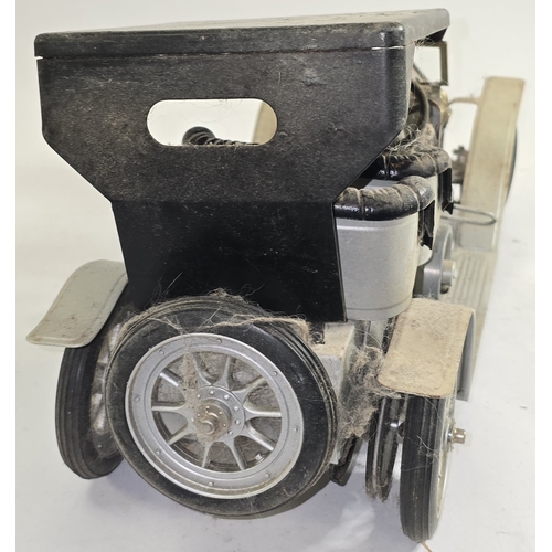 37 - A vintage Mamod live steam four seater limousine now in need of refurbishment.