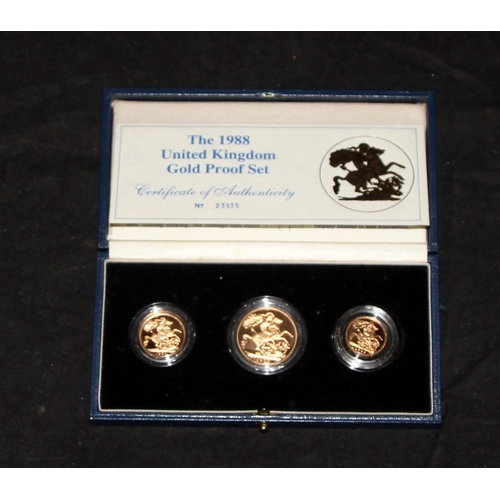 373 - 22ct gold Three Coin Sovereign set as issued by Royal Mint. Two Pounds, Full and Half Sovereigns pre... 