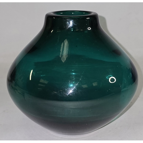 21 - A quantity of collectable glassware to include a Lalique, France brandy bottle and a Whitefriars Geo... 