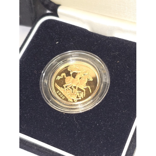 286 - 2003 22ct gold full sovereign 7.98g. Cased with certificate.
