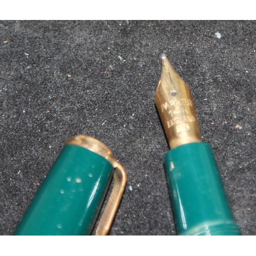 81 - Vintage Parker Duofold green body fountain pen with 14ct gold nib c/w matching pencil in original pr... 