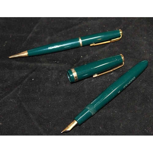 81 - Vintage Parker Duofold green body fountain pen with 14ct gold nib c/w matching pencil in original pr... 