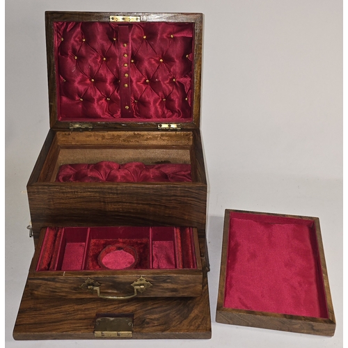 4 - A quality antique early 20th century mahogany silk lined lockable jewellery box fitted with removeab... 