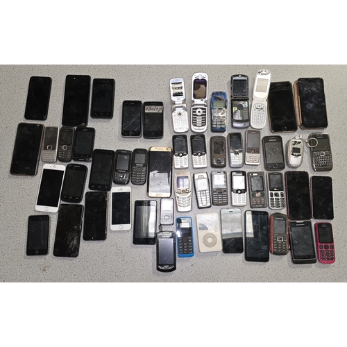 39 - A large collection of various mobile and smart phones to include Apple, Nokia, Samsung etc. Sold as ... 