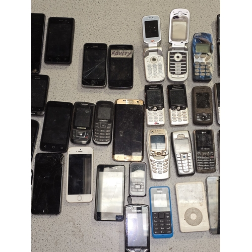 39 - A large collection of various mobile and smart phones to include Apple, Nokia, Samsung etc. Sold as ... 