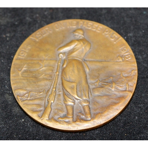 68 - WWI Belgian bronze Battle of Yser 'Carte du Feu' table medal. Issued to participants of the successf... 