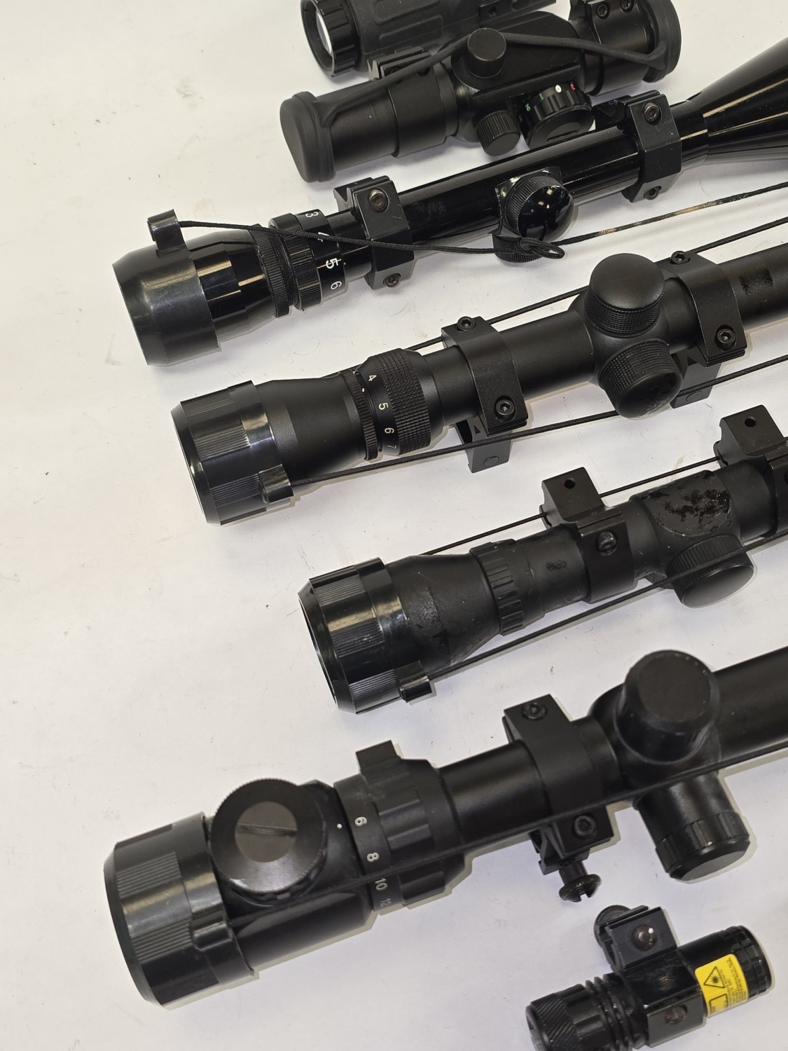A collection of various rifle scopes/sights (REF B35).