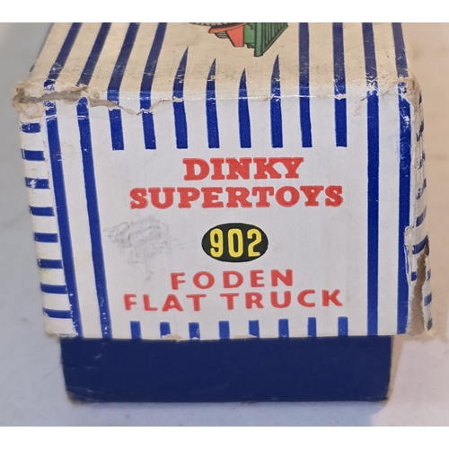 26 - Dinky Toys: 902 Foden Flat Truck in Green/Orange c/w original box. Very good condition. Wear commens... 