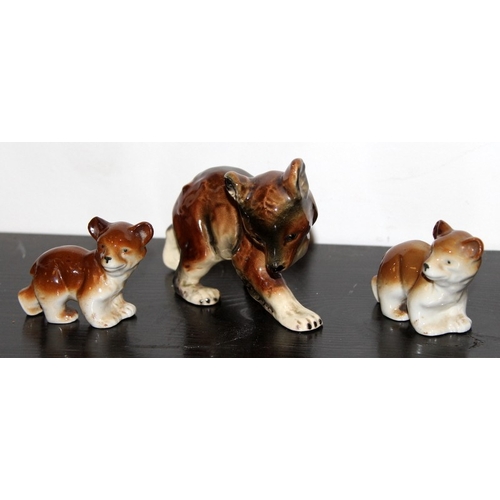 31 - Vintage Cortendorf German porcelain bear with two cubs