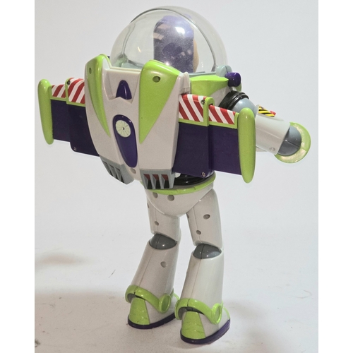32 - A vintage Thinkway Toys Toy Story Buzz Lightyear Ultimate Talking Action Figure. Comes with original... 