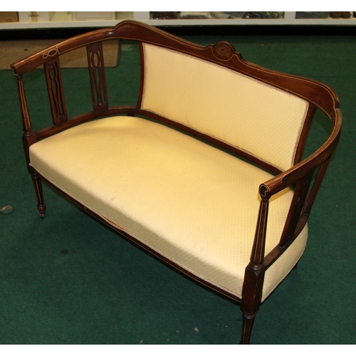 43 - Super quality Edwardian salon settee with upholstered seat and back. Seat height 38cms, o/all width ... 