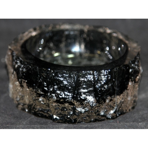 7 - Whitefriars grey bark shallow bowl, 12.5cms across