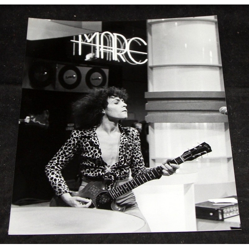 36 - Kevin Cummins (1953- ) British photographer renowned for his work with rock bands and musicians. Lot... 