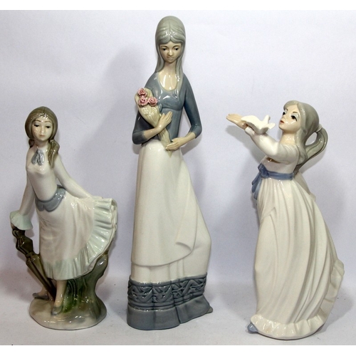 50 - A collection of Valencia porcelain figures in the style of Lladro/Nao, various makes. 6 pieces in lo... 