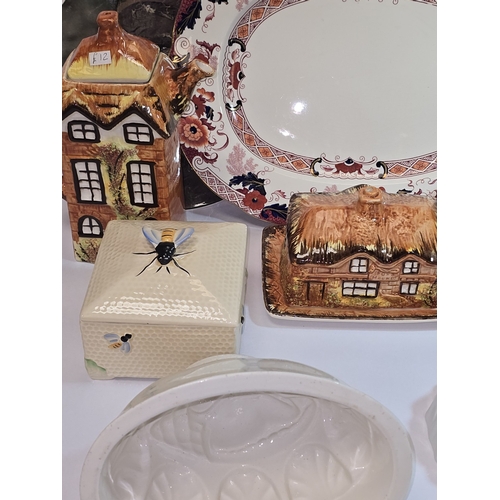 42 - A collection of vintage ceramics to include Crown Devon. Ten pieces in all.