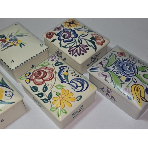 28 - Poole Pottery qty of traditional pattern trinket boxes (8).