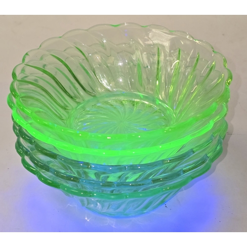 34 - Collection of five vintage Art Deco uranium depression green glass desert bowls each 5.5