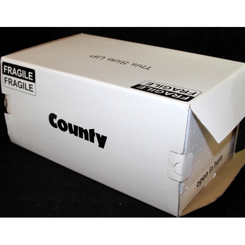 35 - Quality limited edition die-cast model: County Super 4 Tractor - Last Off The Line. Serial number 15... 