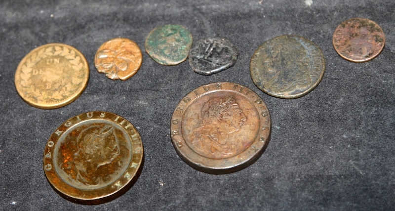 Interesting small collection of coins to include 2 x Cartwheel Two ...