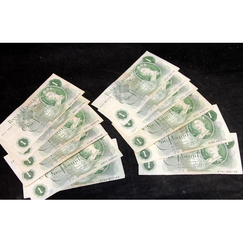 A collection of Series C Bank of England £1 One Pound bank notes all ...