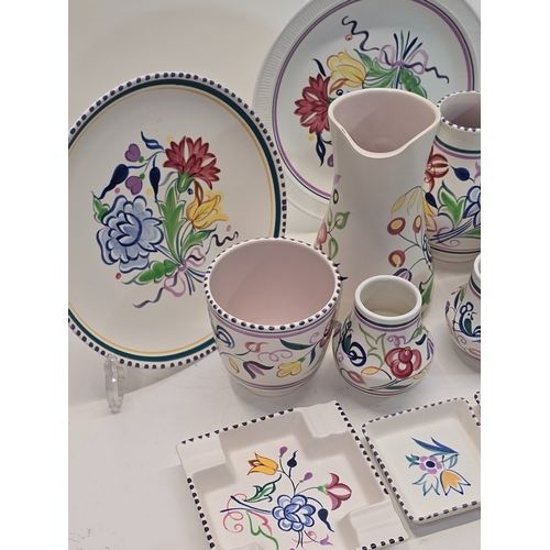 Poole Pottery qty of mid 20th century traditional pattern pieces (14).