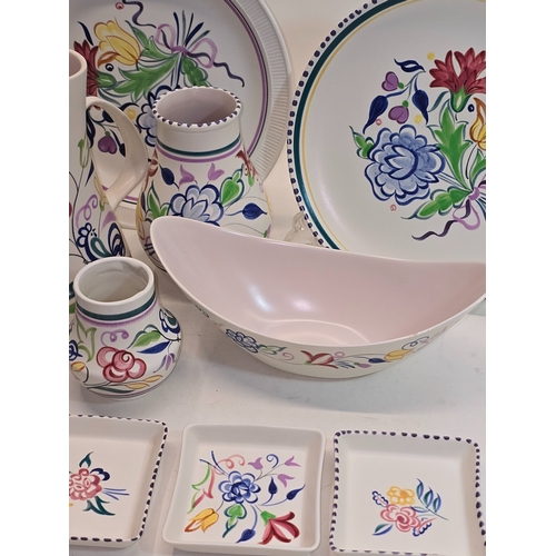 Poole Pottery qty of mid 20th century traditional pattern pieces (14).