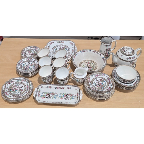 A large vintage Indian Tree pattern tea/dinner service. Approx 55 pieces.