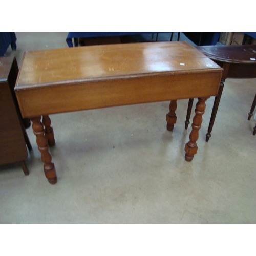 452 - OAK SIDE TABLE WITH DROP LEAF