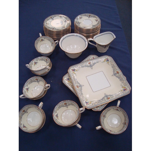 32 - WORCESTER THE DUCHESS PATTERN TEA WARE  39 PIECES