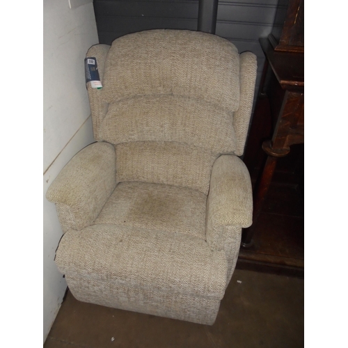 332 - RISE RECLINING ARMCHAIR