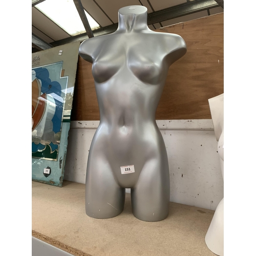 151 - MANNEQUINS