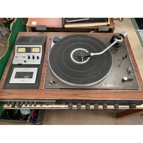 126 - RECORD PLAYER