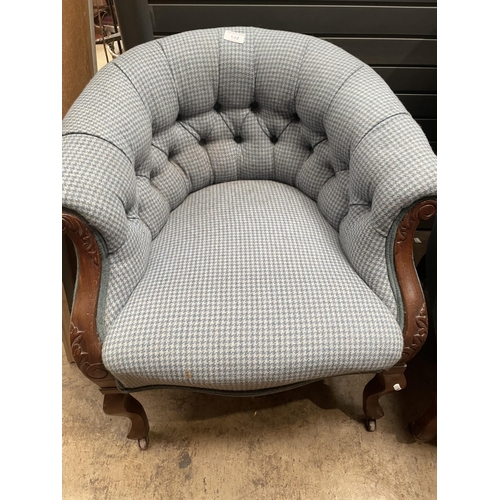 622 - BUTTON BACK TUB CHAIR