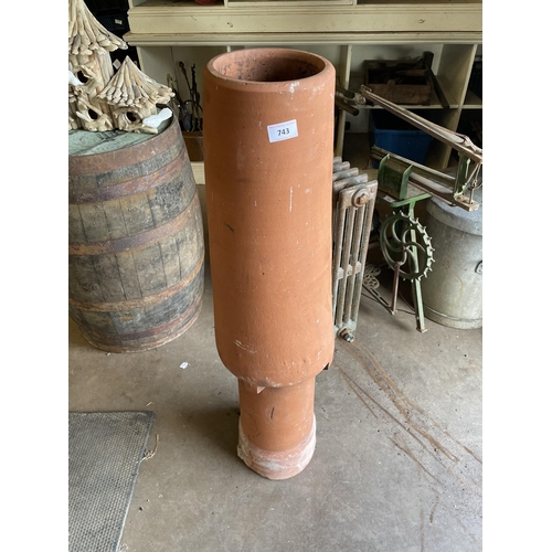 743 - CHIMNEY POT