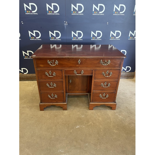 666 - KNEEHOLE DESK