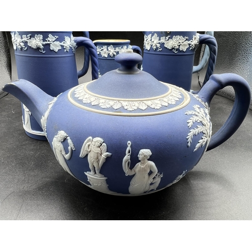 292 - WEDGEWOOD TEAPOT AND JUGS