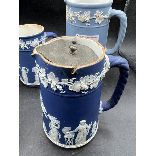 292 - WEDGEWOOD TEAPOT AND JUGS