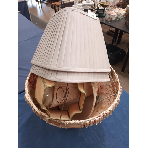 32 - LAMPSHADES