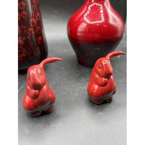 337 - DOULTON WARE VASE AND SIGNED RABBIT AF