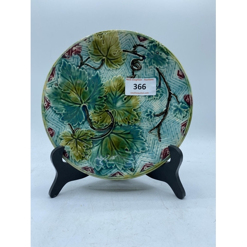 366 - MAJOLICA VINE LEAF PLATE