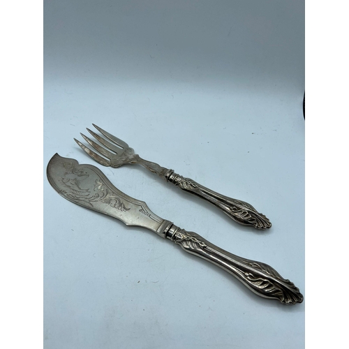 529 - VICTORIAN FLATWARE PAIR OF FISH SERVERS