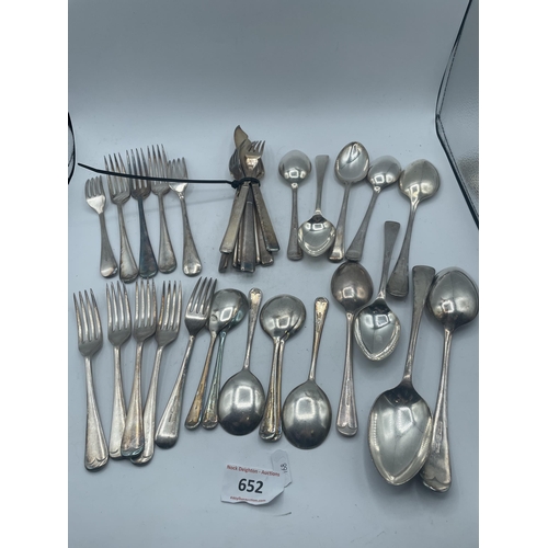 652 - CUTLERY