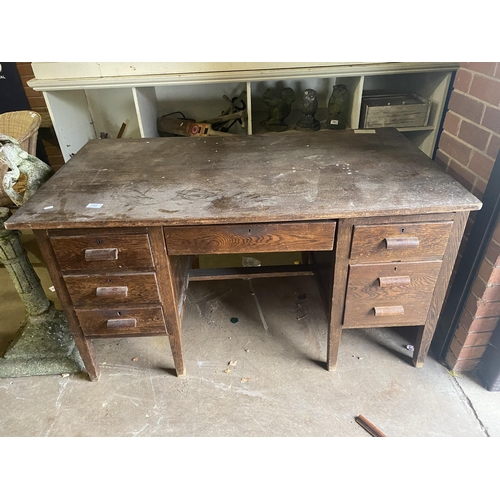 770 - DESK